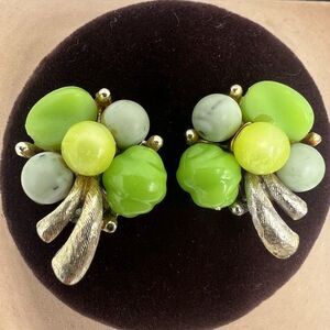 Vintage ART Arthur Pepper Gold Tone Clover Green Art Glass Clip On Lucky